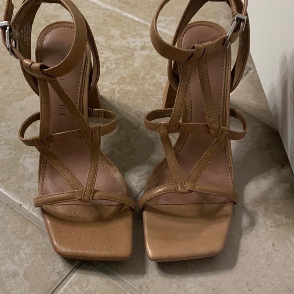 Gianni Bini sandal heels